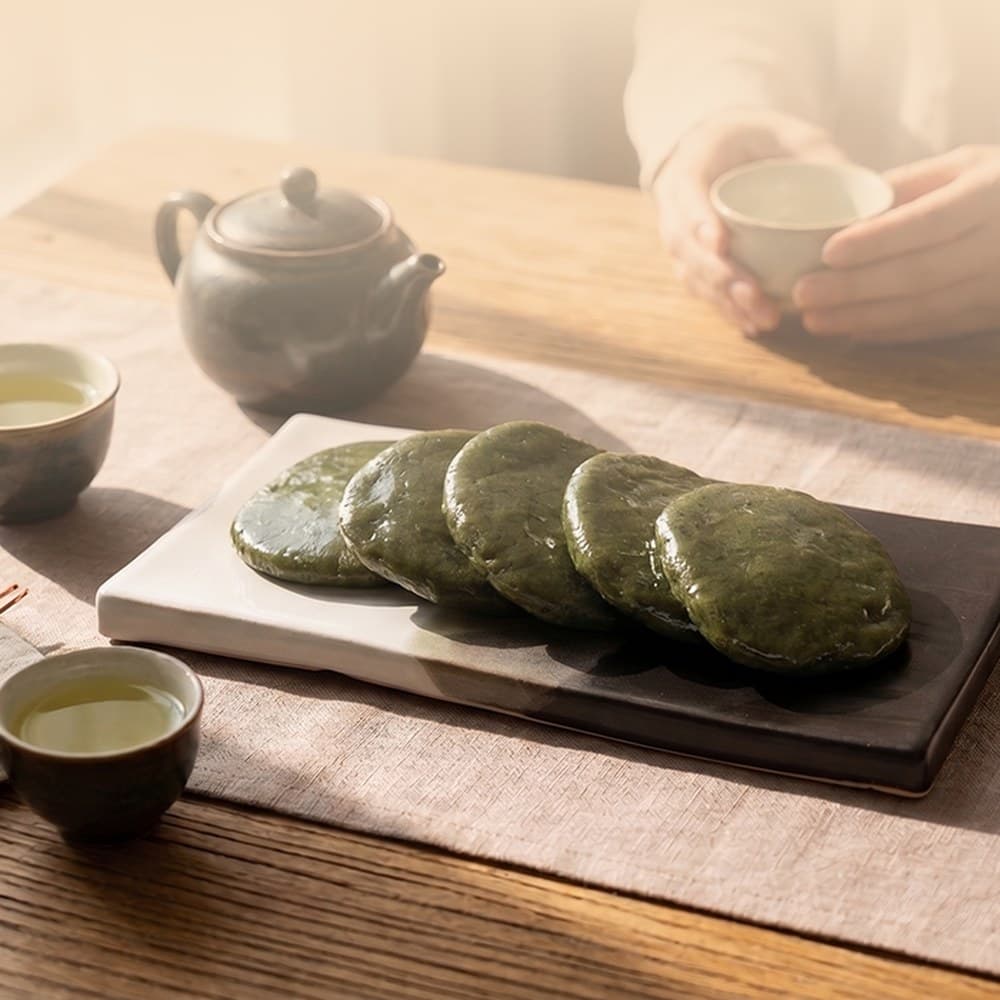 국산 참쑥 본연의 향긋함을 담은 쑥개떡